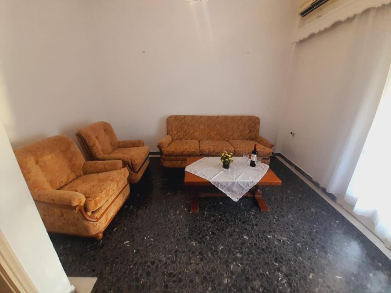 Seaside Apartment. Appartement Aegina