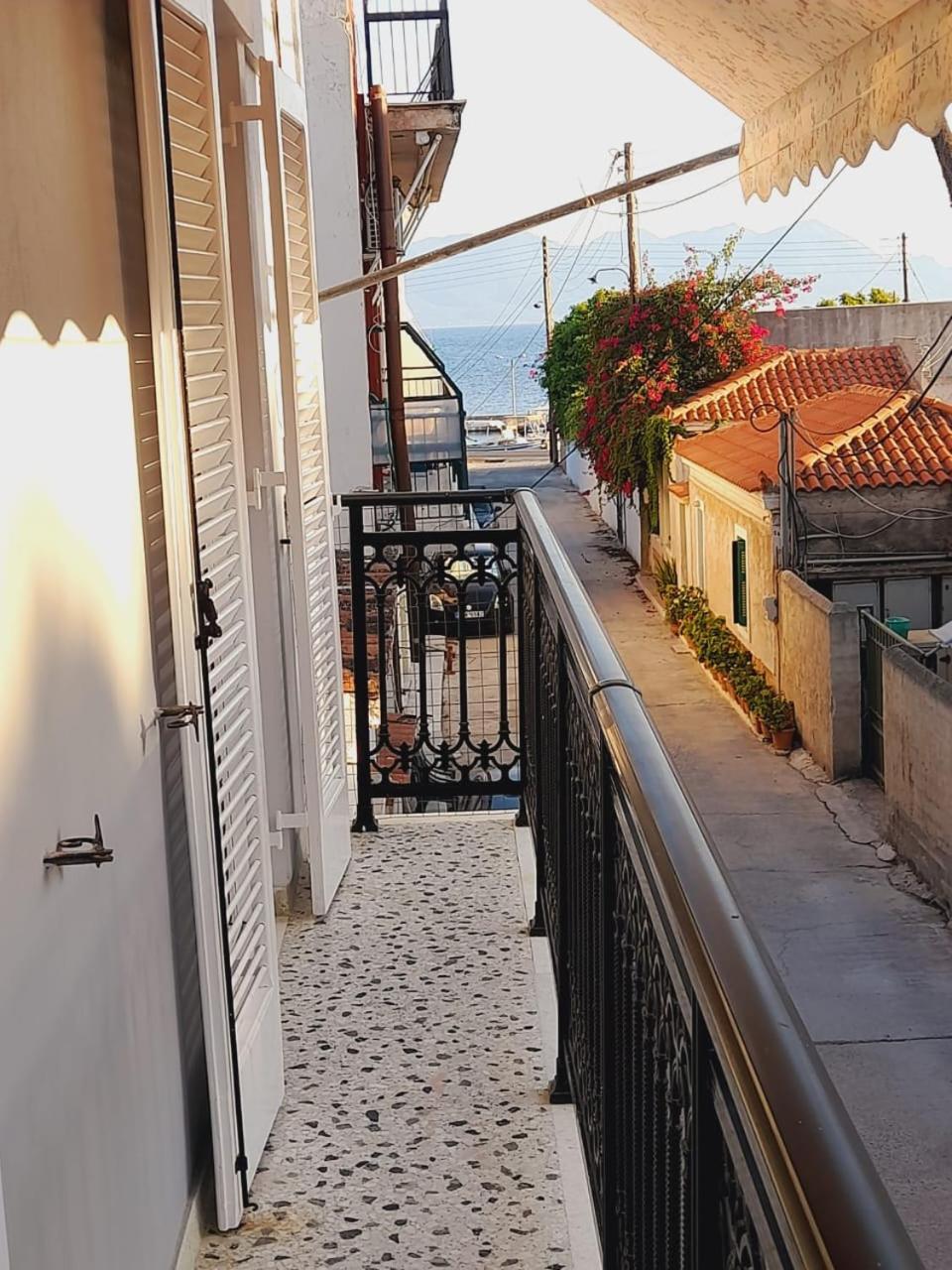 Seaside Apartment. Appartement Aegina